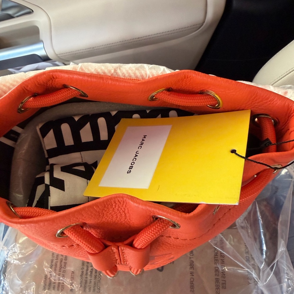 NWT Marc Jacobs The Bucket bag In Dragon fire(bright orange) - Picture 3 of 8